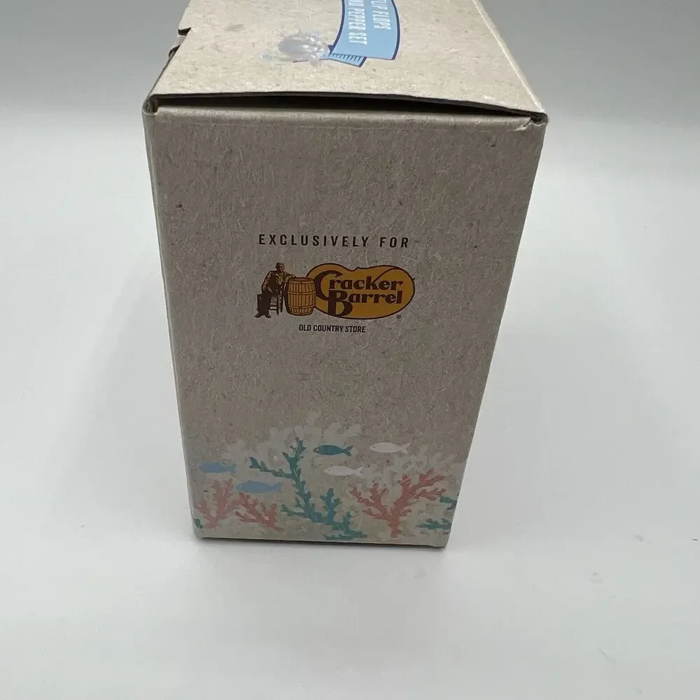 Cracker Barrel Exclusive Ceramic Flip Flop Salt & Pepper Shakers Beach Starfish